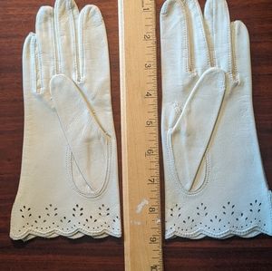 Vintage, never worn, white leather gloves.
